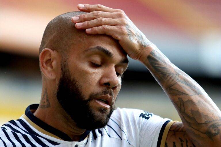 O Que Aconteceu Com Daniel Alves Jogador De Futebol