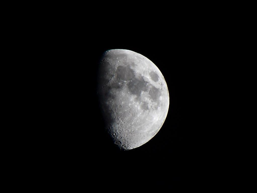 Navigating the Cosmos: An Exploration of the User Interface​ on ⁣Moon-10.com