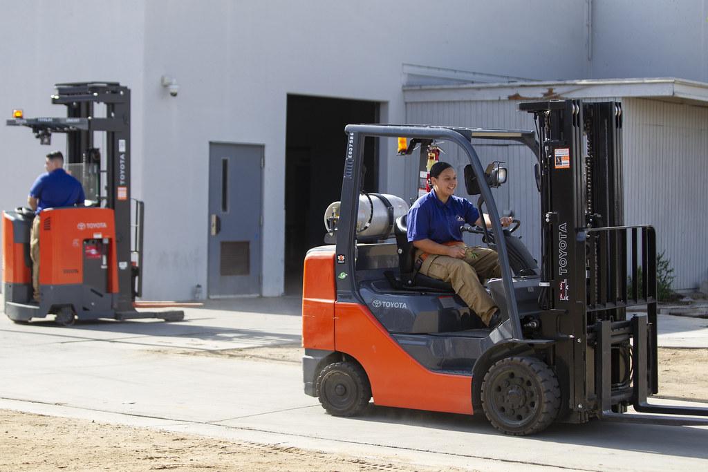 Enhance Warehouse Efficiency with Counterbalance‌ Forklifts