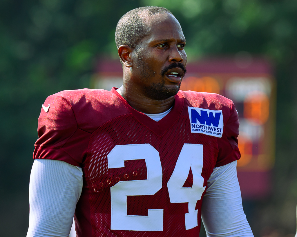 Ex-Broncos roundup: Von Miller struggling to make an impact with Cowboys