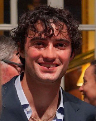 Ezra Frech: DWTS frontrunner is ‘determined to HIDE’ budding romance with gorgeous pro…