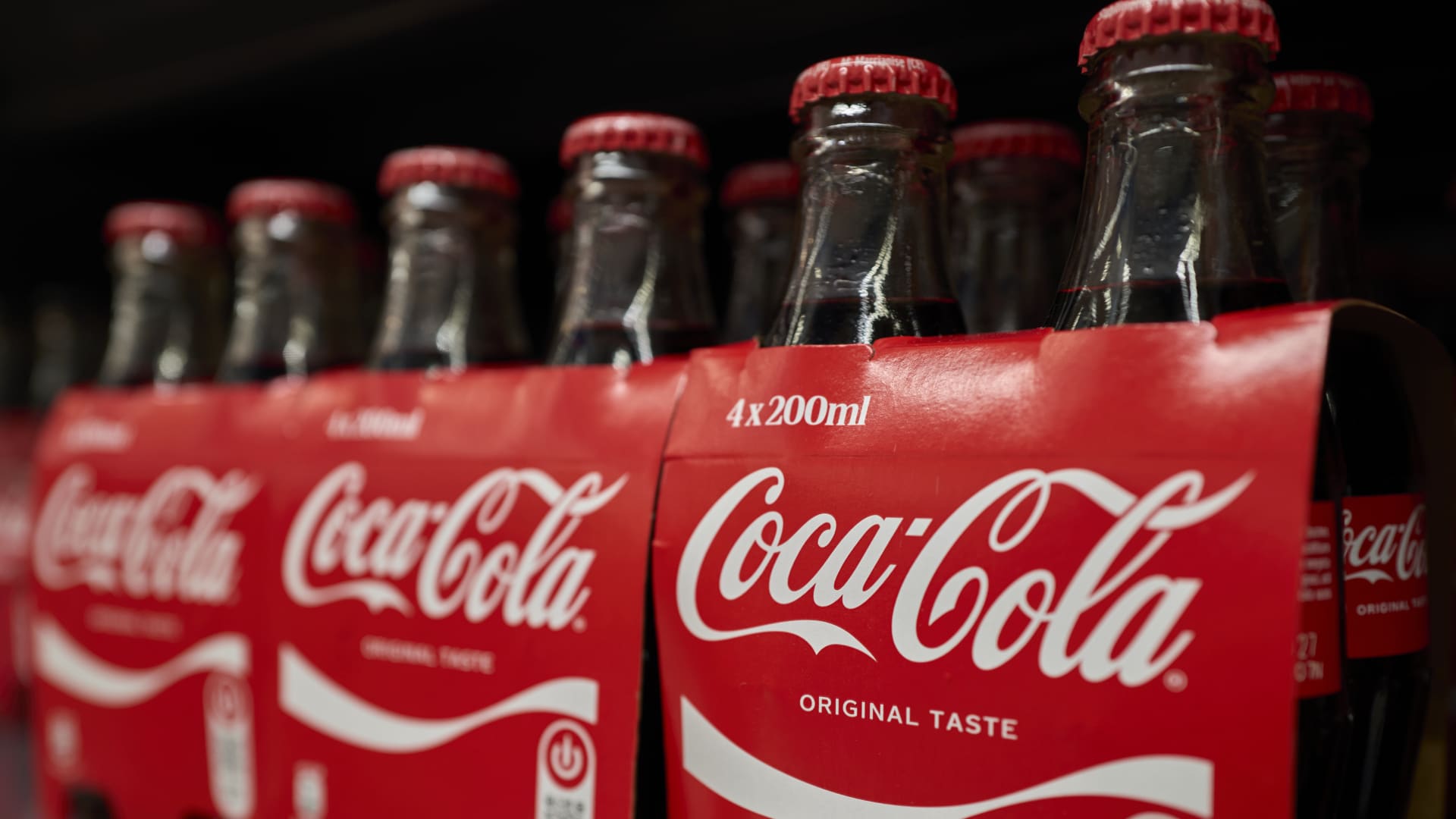 Ko Stock: Coca-Cola hikes earnings outlook, even as it sees lackluster demand in North…