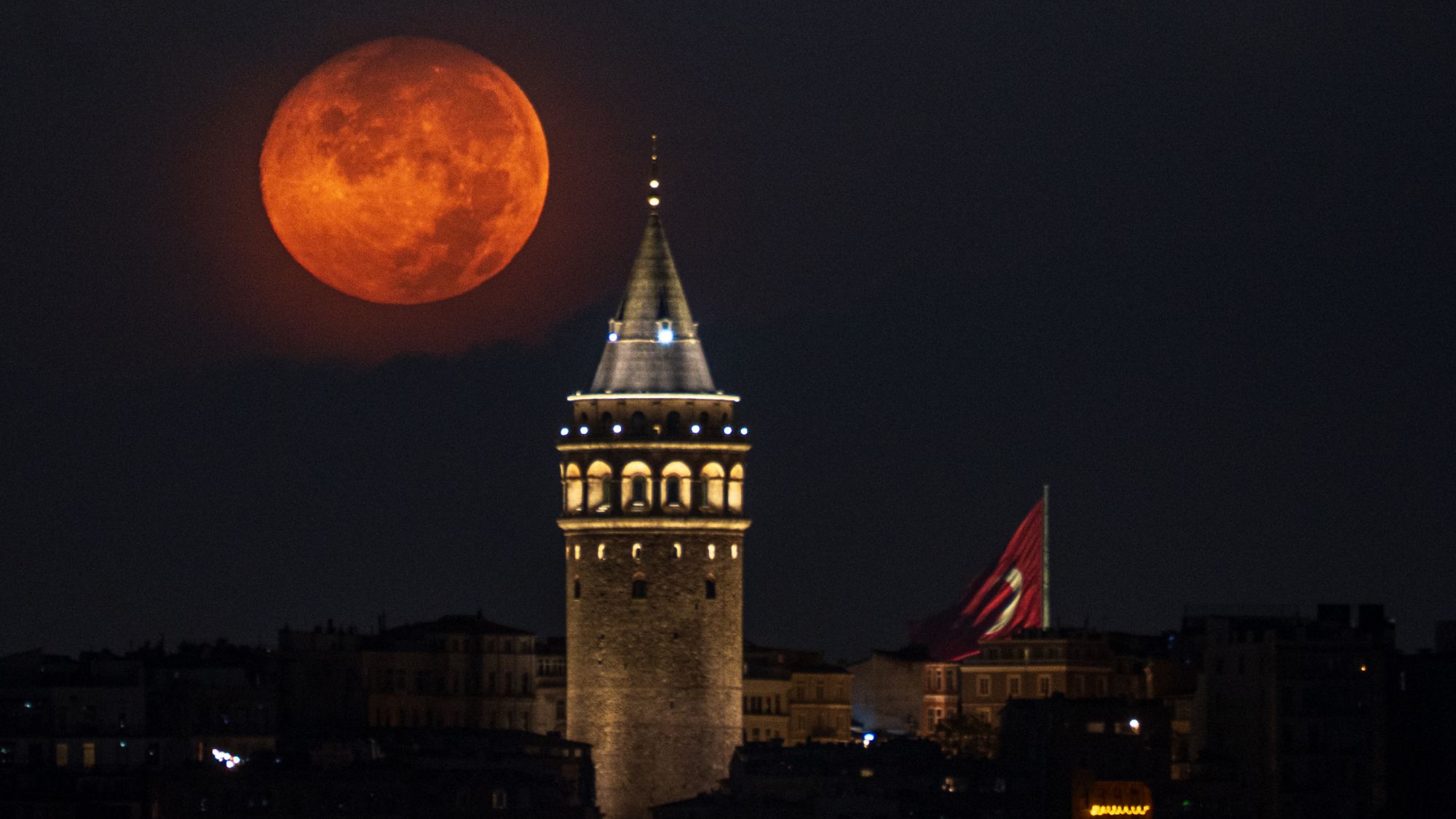 Moon Tonight: October full ‘Hunter’s Moon’ dazzles in spectacular photos from around…